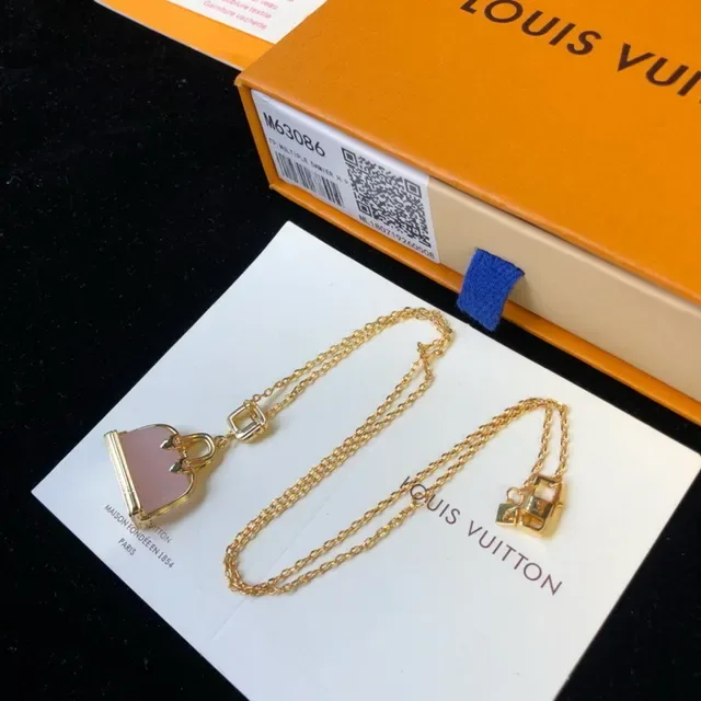 Louis Vuitton Collier Pendentif Sac Doré et Rose en Métal 9