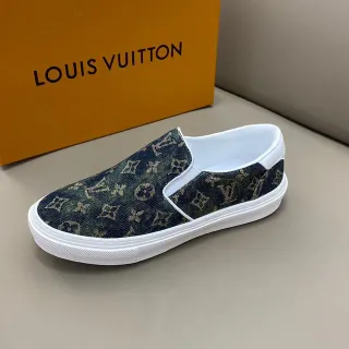 Louis Vuitton Zapatillas Lifestyle de Lona Verde y Blanco Monogramadas con Construcción Slip-On