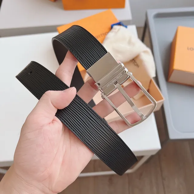 Louis Vuitton Initiales 可逆黑灰色皮革腰带 3