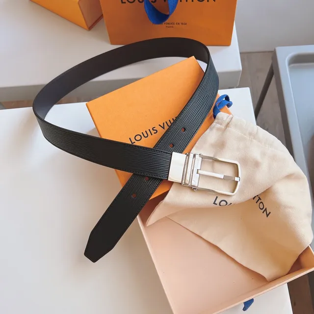 Louis Vuitton Initiales 可逆黑灰色皮革腰带 7