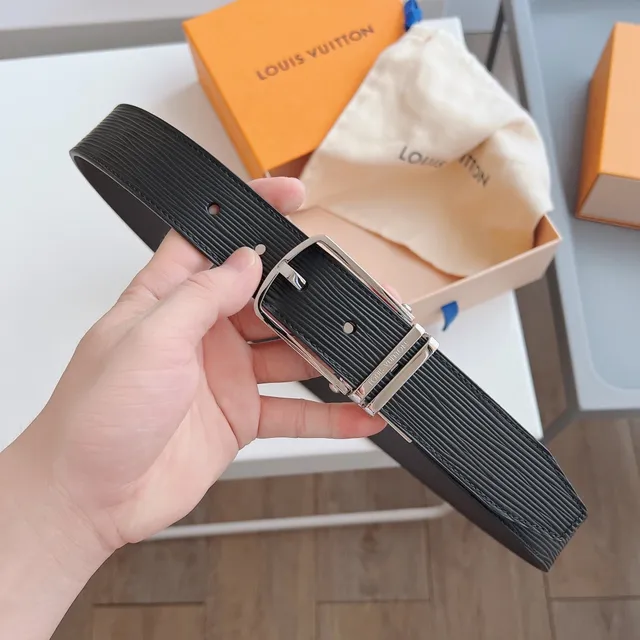 Louis Vuitton Initiales 可逆黑灰色皮革腰带 8