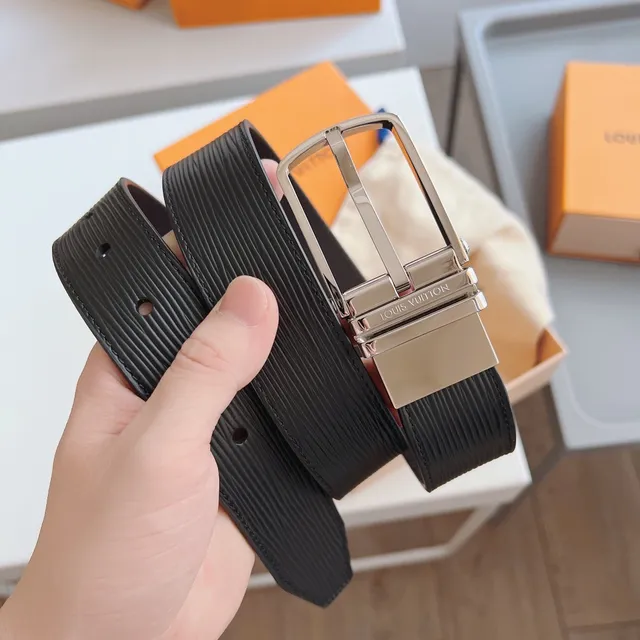 Louis Vuitton Initiales 可逆黑灰色皮革腰带 9