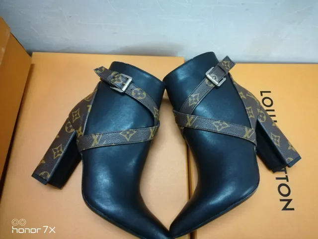 Louis Vuitton Le Cagole 黑色皮革踝靴 4