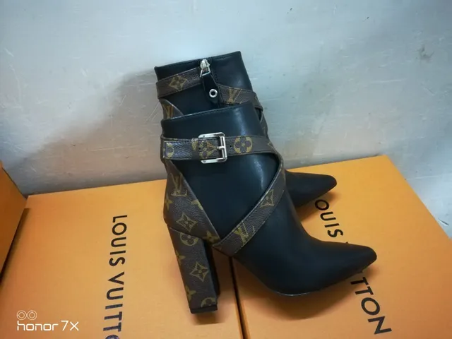 Louis Vuitton Le Cagole 黑色皮革踝靴 5