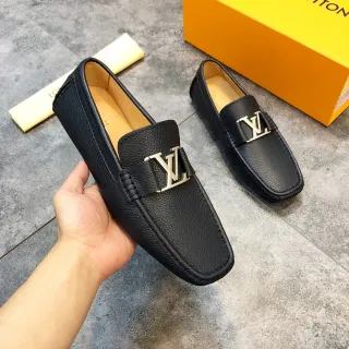 Louis Vuitton حذاء لوفر أسود جلد مقرمش LV مشبك slip-on loafers