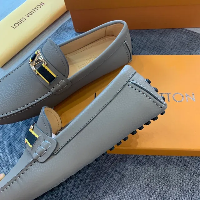 Louis Vuitton Mocassin Gris Noir Cuir Métal Boucle LV Sangle Mocassim 5