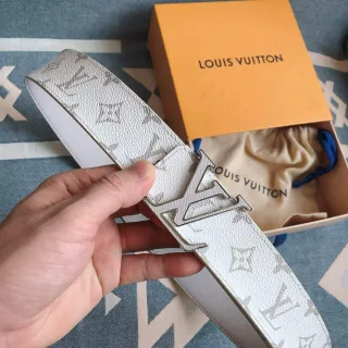 路易威登 LV 扭转白色 Monogram 皮革腰带