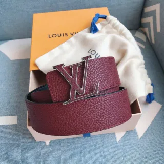 Louis Vuitton LV Initiales बर्गंडी पेबल्ड चमड़ा पट्टा