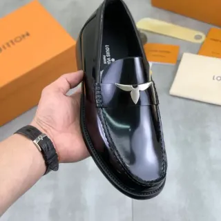 লুই ভিটন LV Moc Winged Buckle কালো পেটেন্ট লোফার