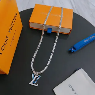 লুই ভিটন LV মোনোগ্রাম পেন্ডেন্ট রূপালি নীল Curb Chain এনামেল নেকলেস
