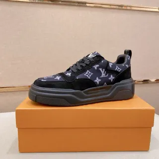 Louis Vuitton LV Trainer Negro y Gris Impresión Monograma Paneles de Ante Superior Sneakers Lifestyle
