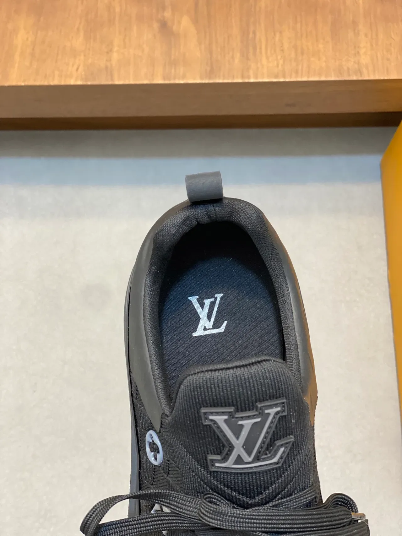 Louis Vuitton LV Trainer Negro Plata Tejido Monograma Parte Superior Suela de Goma Esculpida Zapatillas Lifestyle 4