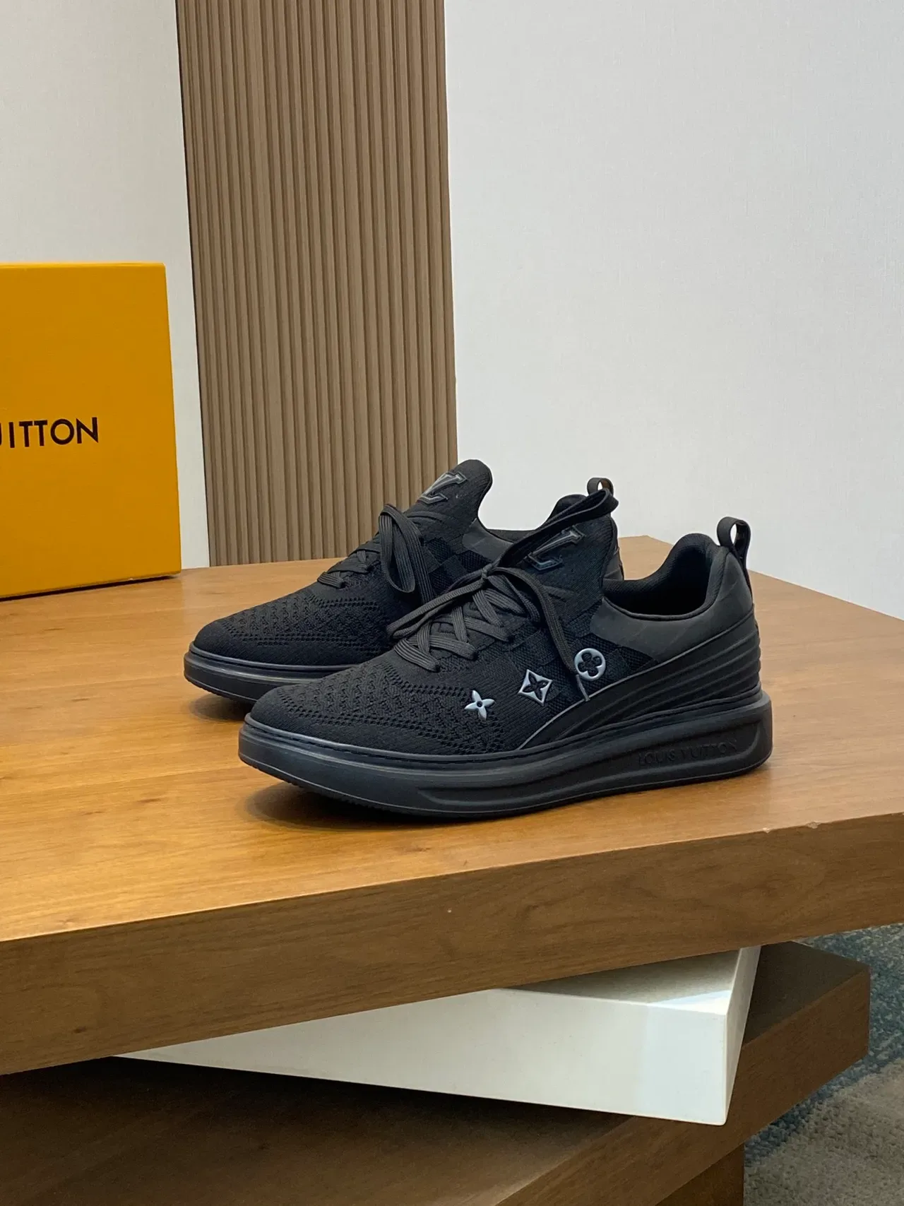 Louis Vuitton LV Trainer Negro Plata Tejido Monograma Parte Superior Suela de Goma Esculpida Zapatillas Lifestyle 5