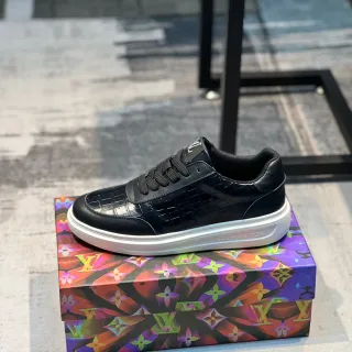 Louis Vuitton LV Trainer Preto Branco Couro com Embossing de Crocodilo Low-Top Lifestyle Sneakers