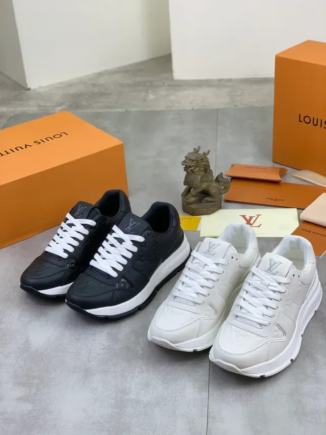 Louis Vuitton LV Trainer Tênis Lifestyle Preto Branco Couro Monogram-Embossed Solado Plataforma 2
