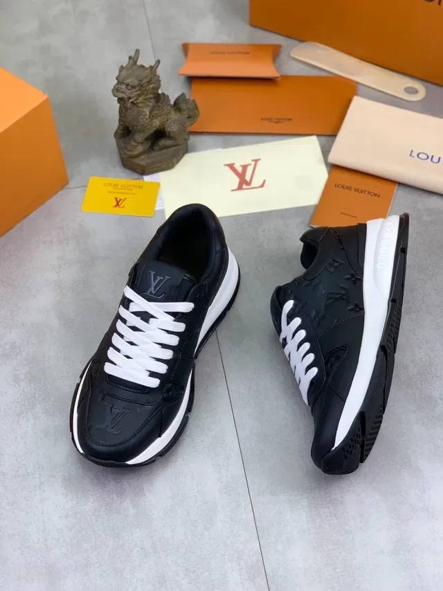 Louis Vuitton LV Trainer Tênis Lifestyle Preto Branco Couro Monogram-Embossed Solado Plataforma 5