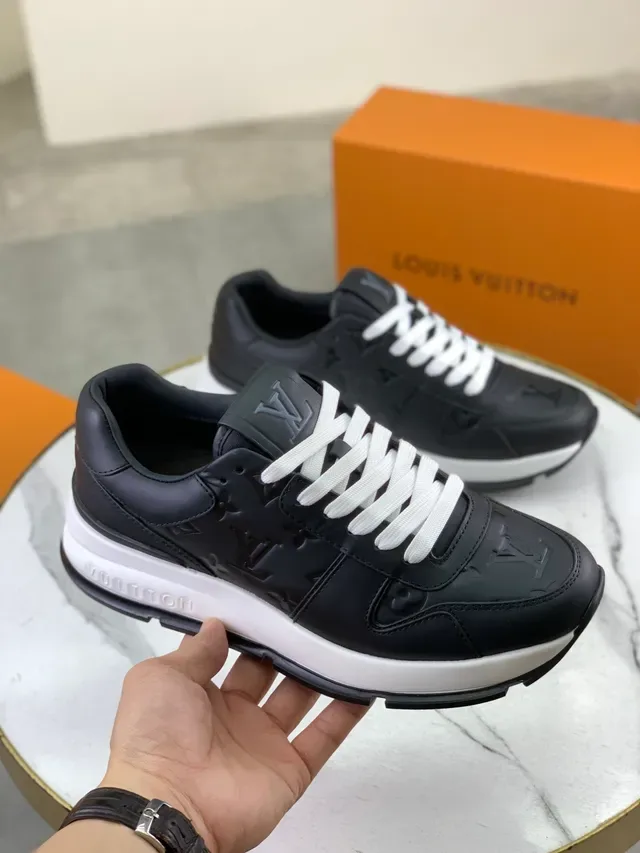 Louis Vuitton LV Trainer Tênis Lifestyle Preto Branco Couro Monogram-Embossed Solado Plataforma 6