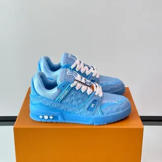 Louis Vuitton LV Trainer Zapatillas Lifestyle Cuero con Monograma Embossado Azul Blanco Suela Translucente
