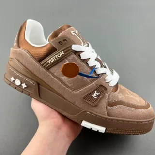 Louis Vuitton LV Trainer Tênis marrom branco com sola chunky em camadas, parte superior de tecido e couro híbrido sneakers lifestyle