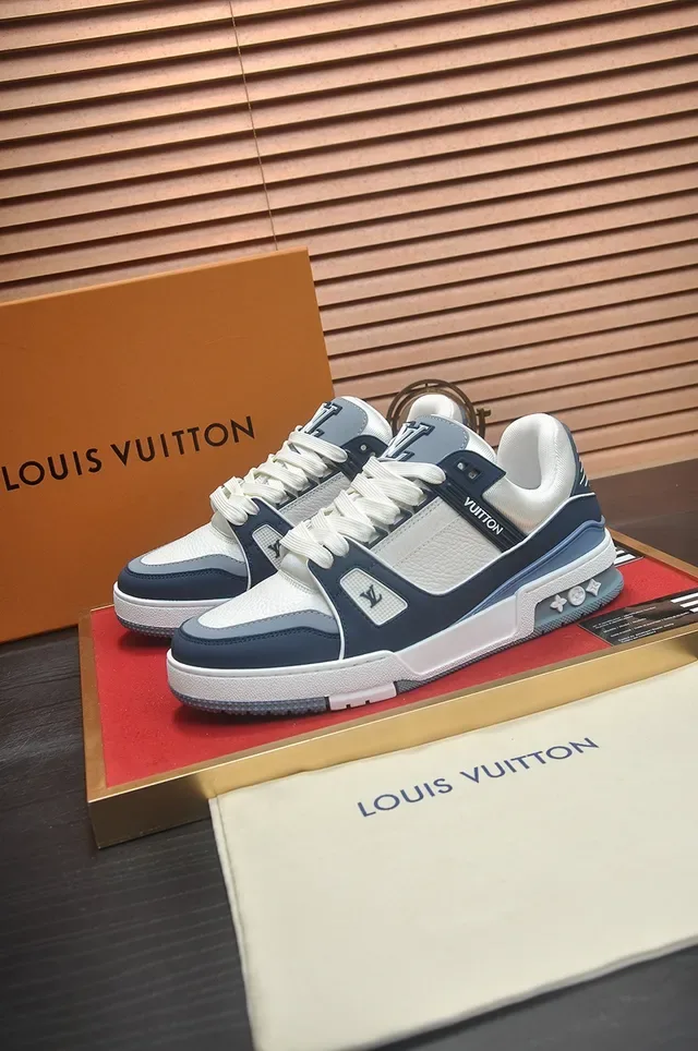 Louis Vuitton LV Trainer Tênis Navy White Com Camadas De Couro E Sintético No Superior Lifestyle 4