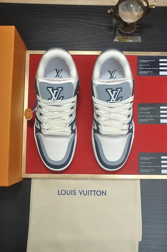 Louis Vuitton LV Trainer Tênis Navy White Com Camadas De Couro E Sintético No Superior Lifestyle 5