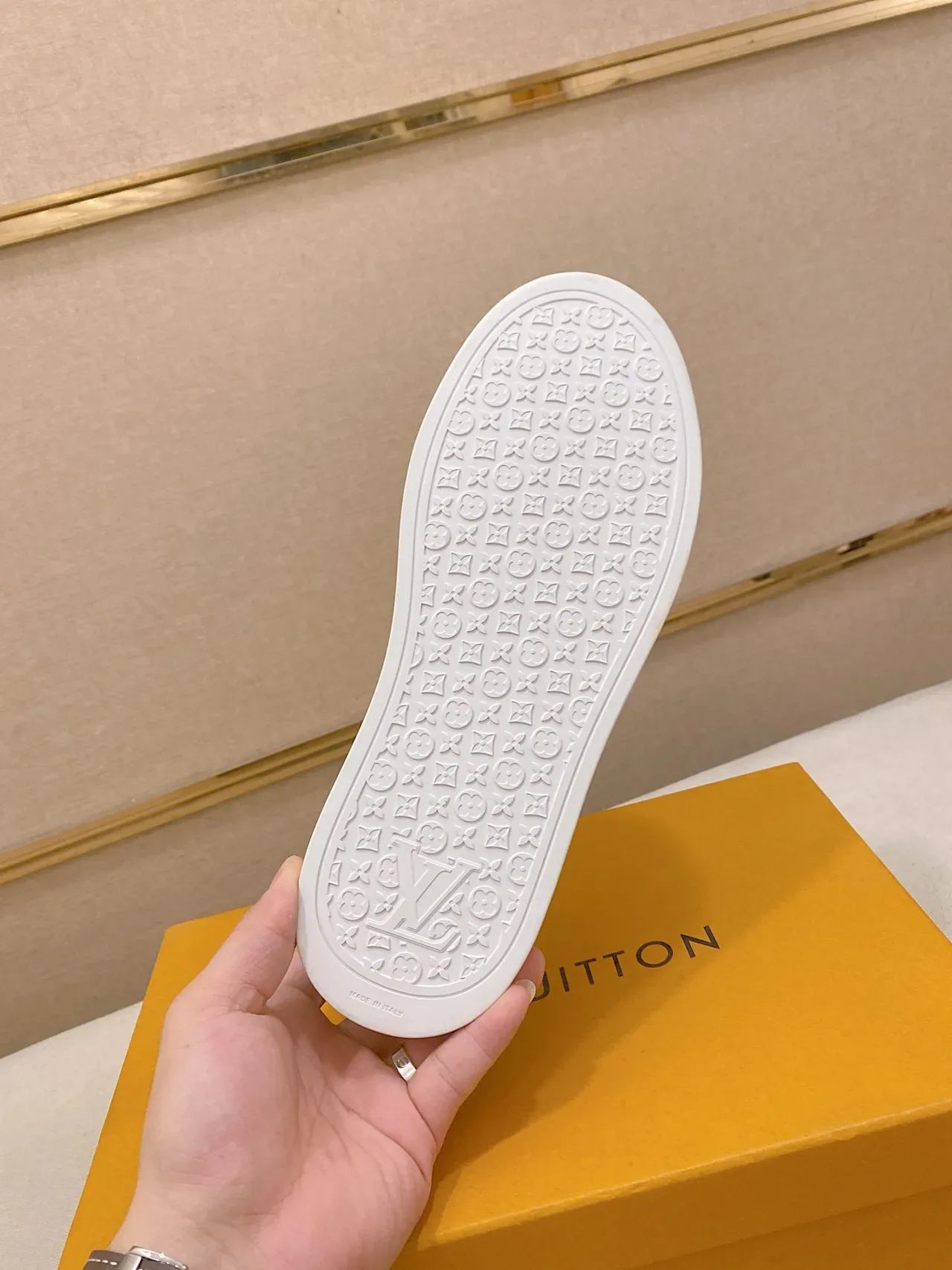 Louis Vuitton LV Trainer Navy White Monogram imprimé Denim Upper Oversized Brodé Logo Lifestyle Sneakers 2