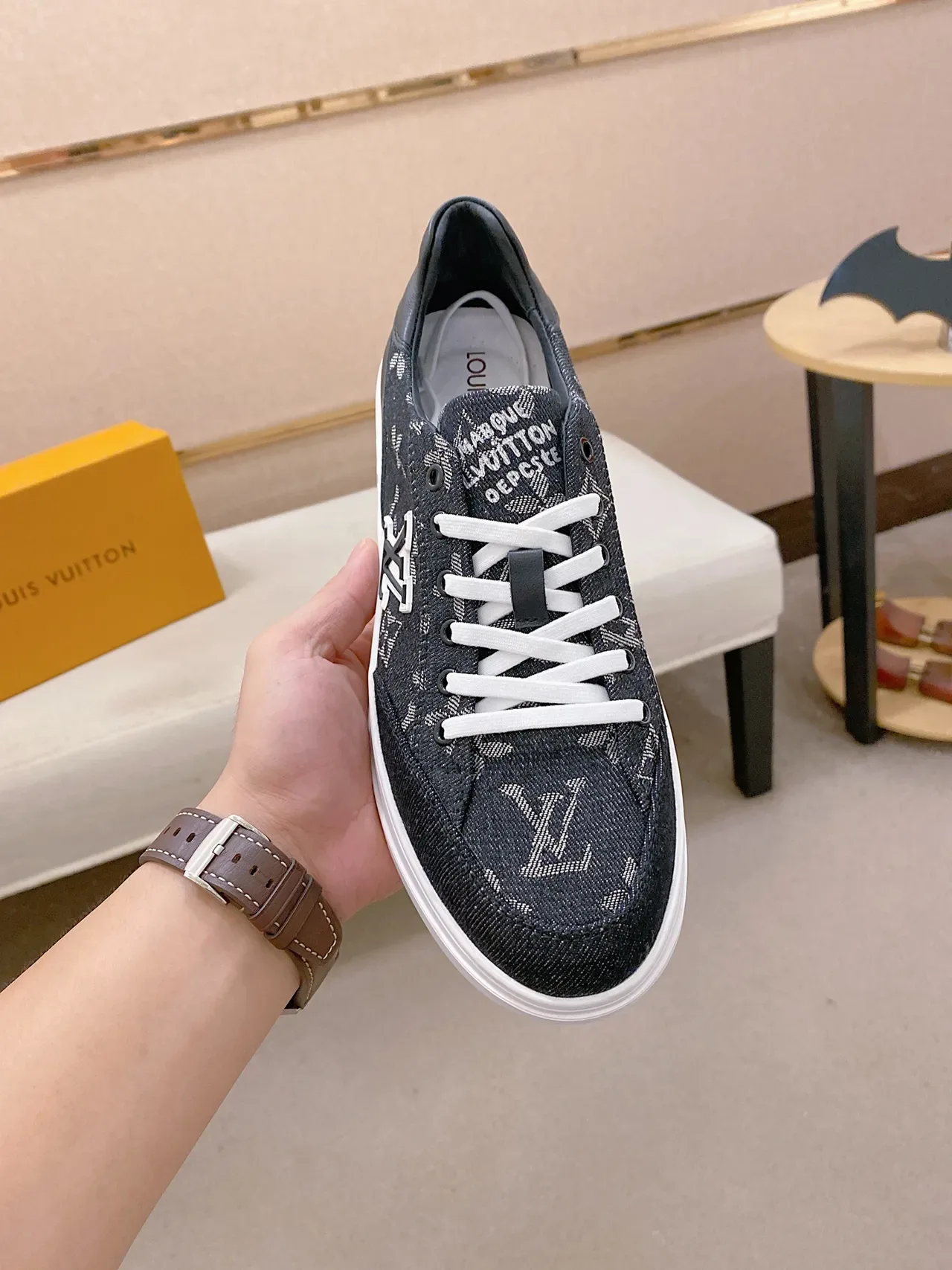 Louis Vuitton LV Trainer Navy White Monogram imprimé Denim Upper Oversized Brodé Logo Lifestyle Sneakers 5