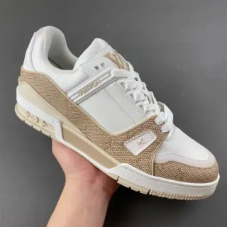 Louis Vuitton LV Trainer Branco Bege Monogramado Têxtil Camadas Sola Média Estilo de Vida Tênis