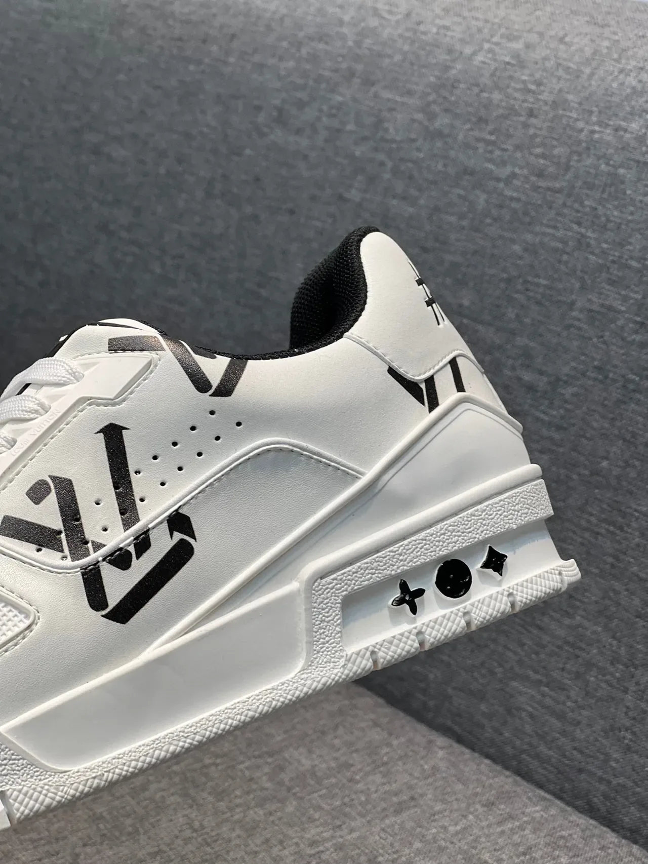Louis Vuitton LV Trainer أبيض أسود طباعة جرافيكية علوية قاعدة منحوتة حذاء أسلوب حياة 8