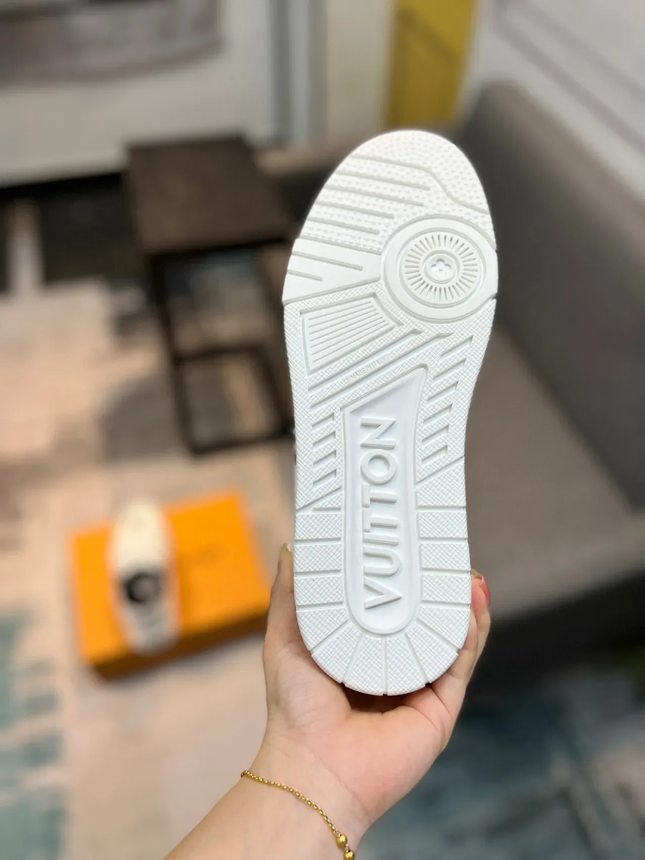 Louis Vuitton LV Trainer أبيض أسود طباعة جرافيكية علوية قاعدة منحوتة حذاء أسلوب حياة 9