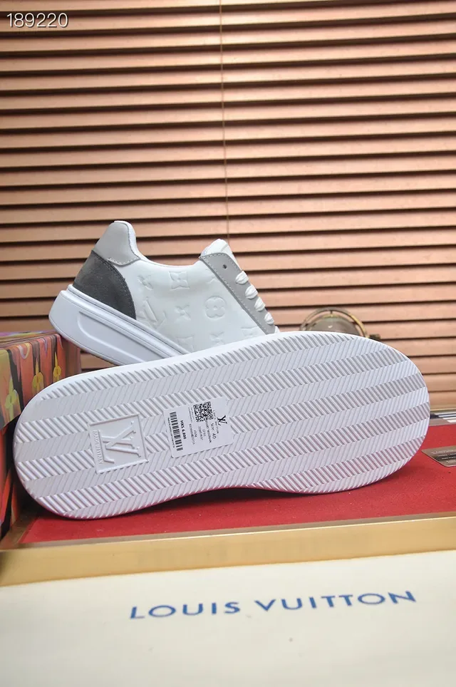 Louis Vuitton LV Trainer Blanco Gris Monograma Embossado Ante Paneles Contraste Zapatillas Estilo de Vida 2