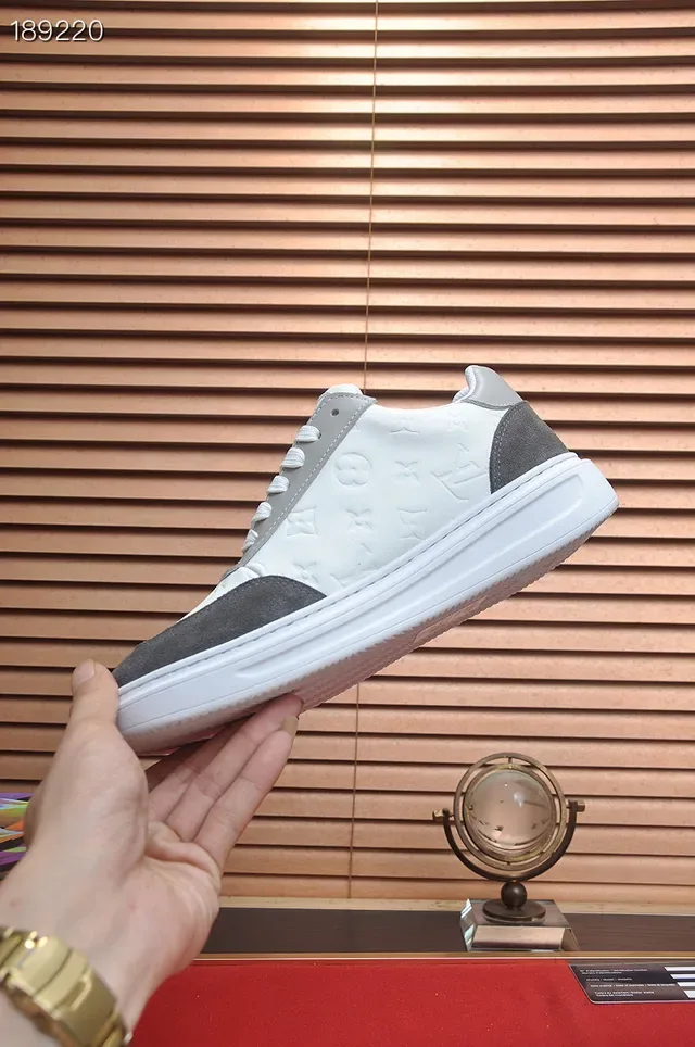 Louis Vuitton LV Trainer Blanco Gris Monograma Embossado Ante Paneles Contraste Zapatillas Estilo de Vida 5