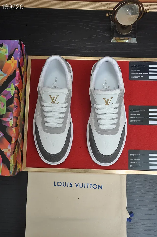 Louis Vuitton LV Trainer Blanco Gris Monograma Embossado Ante Paneles Contraste Zapatillas Estilo de Vida 6