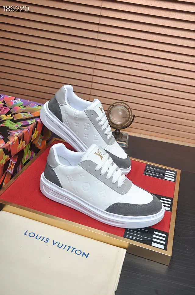 Louis Vuitton LV Trainer Blanco Gris Monograma Embossado Ante Paneles Contraste Zapatillas Estilo de Vida 8