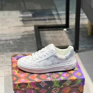 Louis Vuitton LV Trainer Zapatillas Lifestyle Blancas y Grises, Superior de Lona Monogramada, Suela de Plataforma