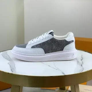 Louis Vuitton LV Trainer Zapatillas Lifestyle Blanco y Gris Monogrammed Textile Upper Plataforma Sole