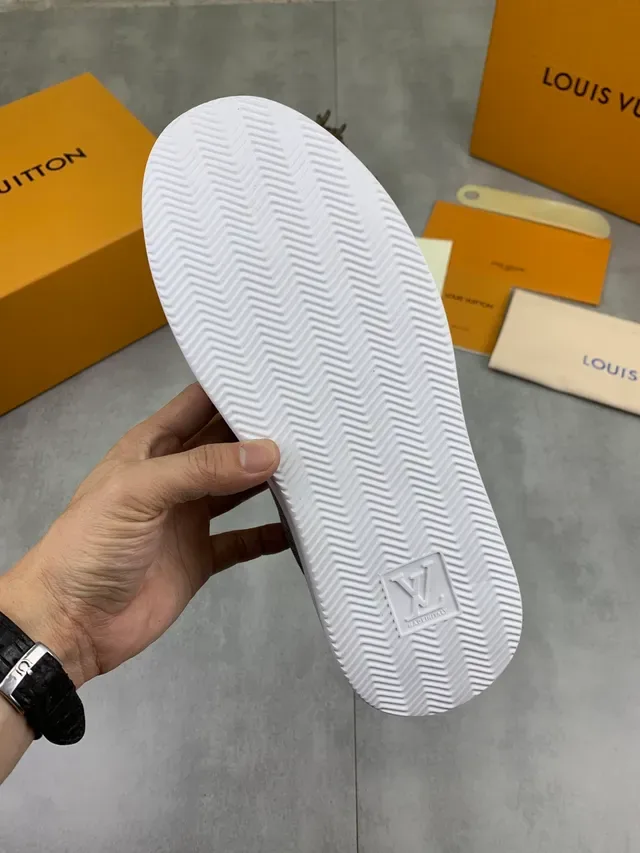 Louis Vuitton LV Trainer Blanc et Gris Monogrammé Textile Upper Semelle Plateforme Lifestyle Sneakers 3