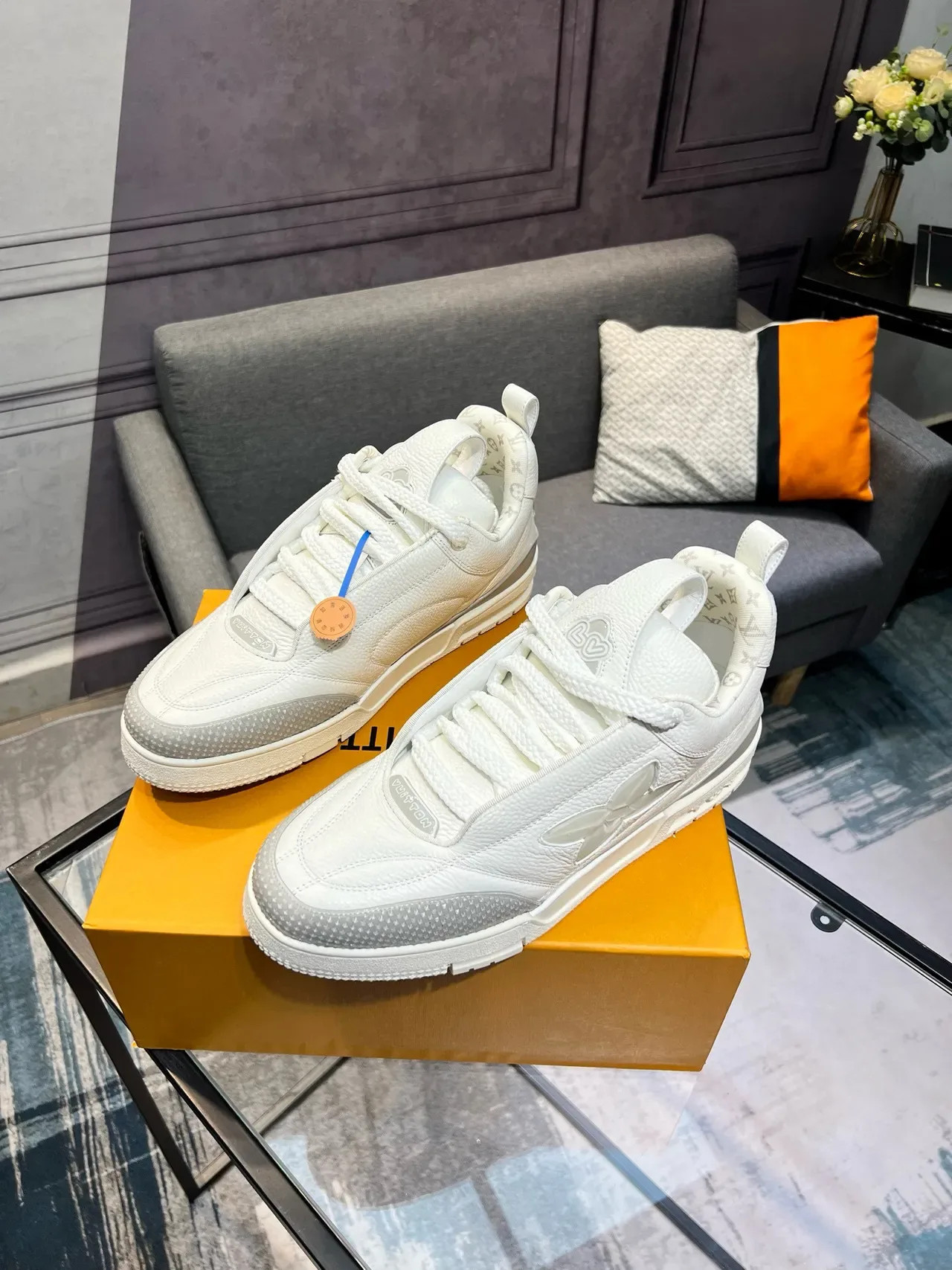 Louis Vuitton LV Trainer सफेद भूरा पेबल्ड लेदर ऊपरी पारदर्शी फूलों का बाजू का निशान लाइफस्टाइल स्नीकर 3