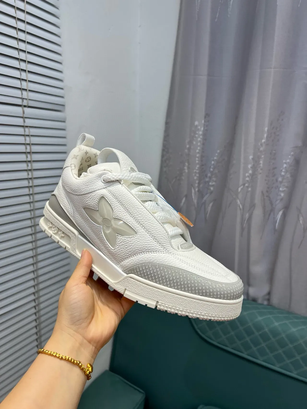 Louis Vuitton LV Trainer सफेद भूरा पेबल्ड लेदर ऊपरी पारदर्शी फूलों का बाजू का निशान लाइफस्टाइल स्नीकर 6