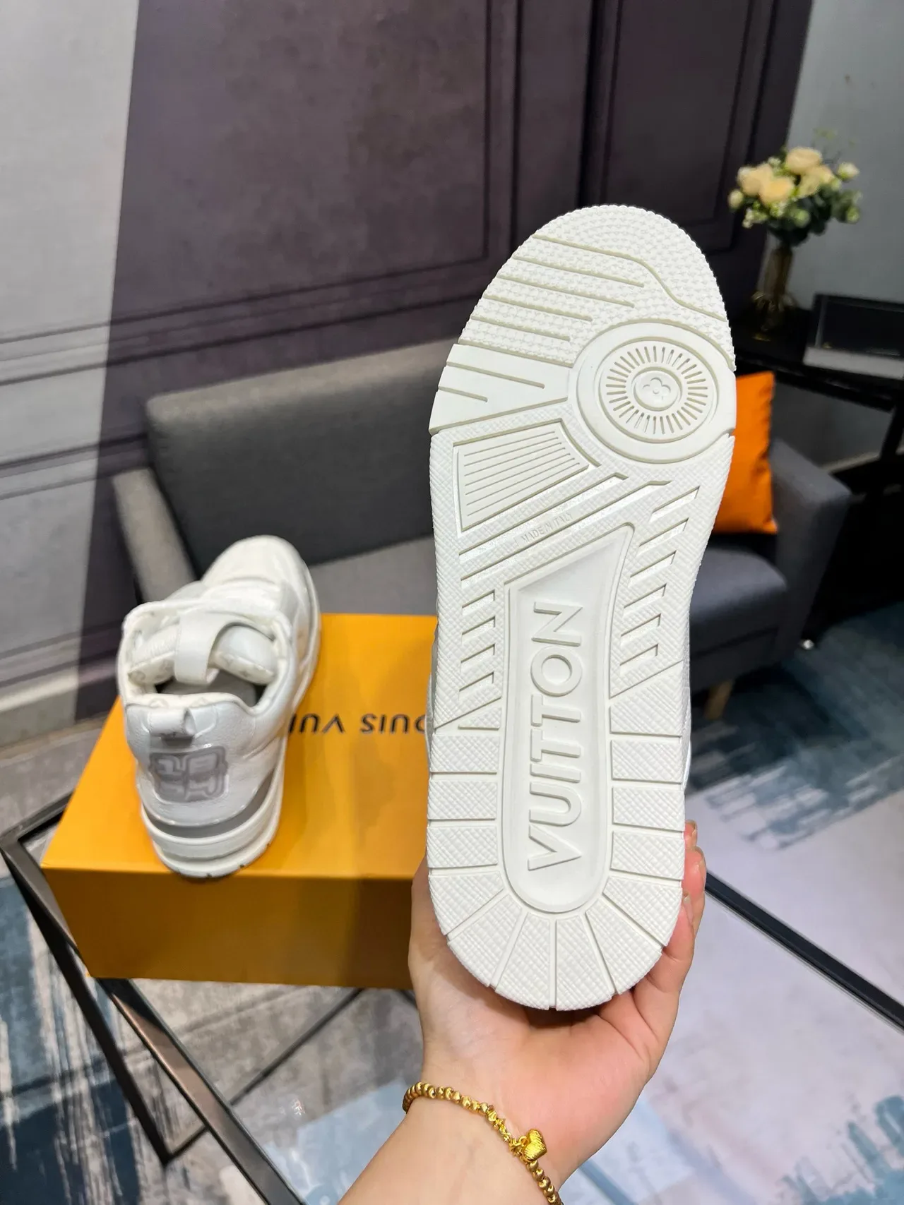 Louis Vuitton LV Trainer सफेद भूरा पेबल्ड लेदर ऊपरी पारदर्शी फूलों का बाजू का निशान लाइफस्टाइल स्नीकर 7