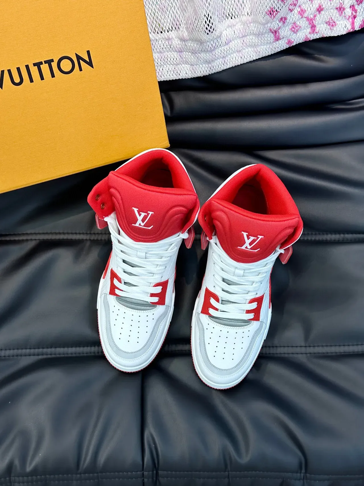 Louis Vuitton LV Trainer सफेद लाल हाई-टॉप मोनोग्राम्ड लाइफस्टाइल स्नीकरज़ 2
