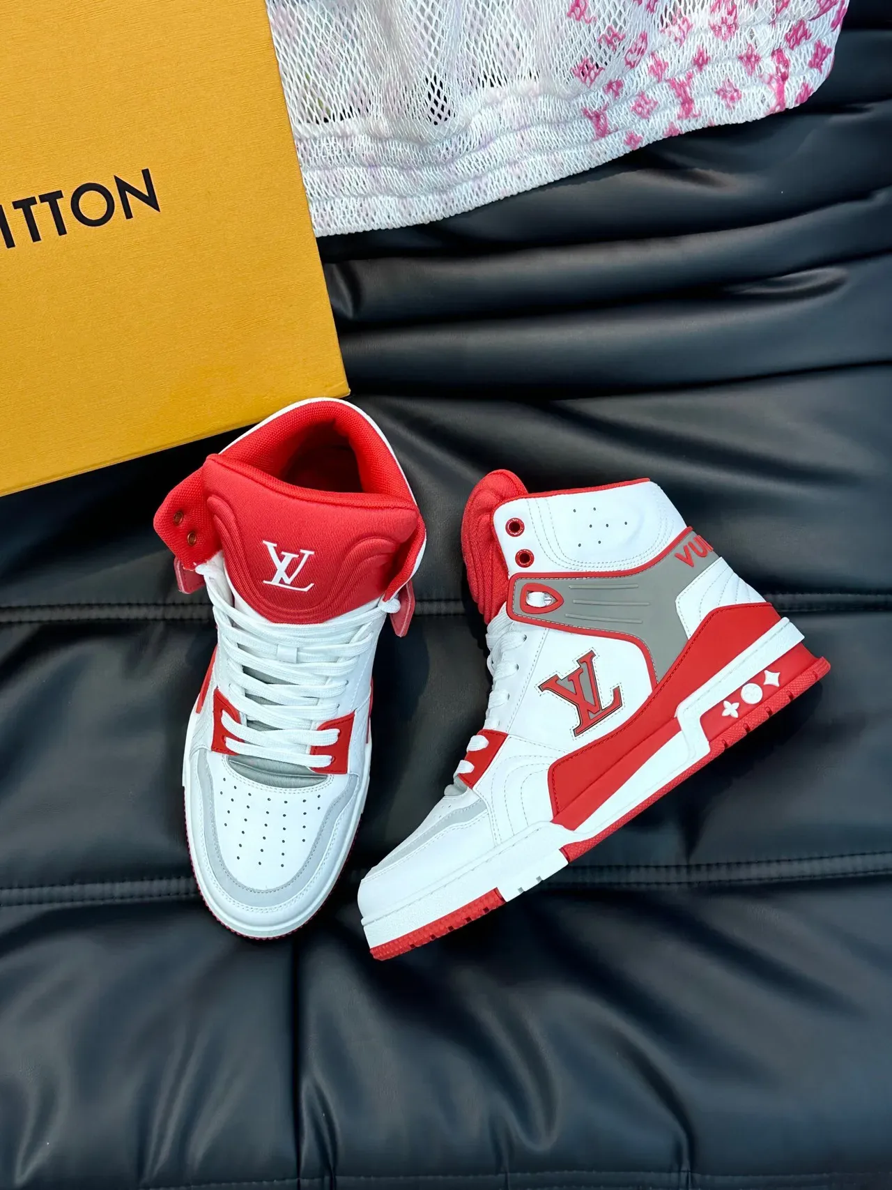 Louis Vuitton LV Trainer सफेद लाल हाई-टॉप मोनोग्राम्ड लाइफस्टाइल स्नीकरज़ 3