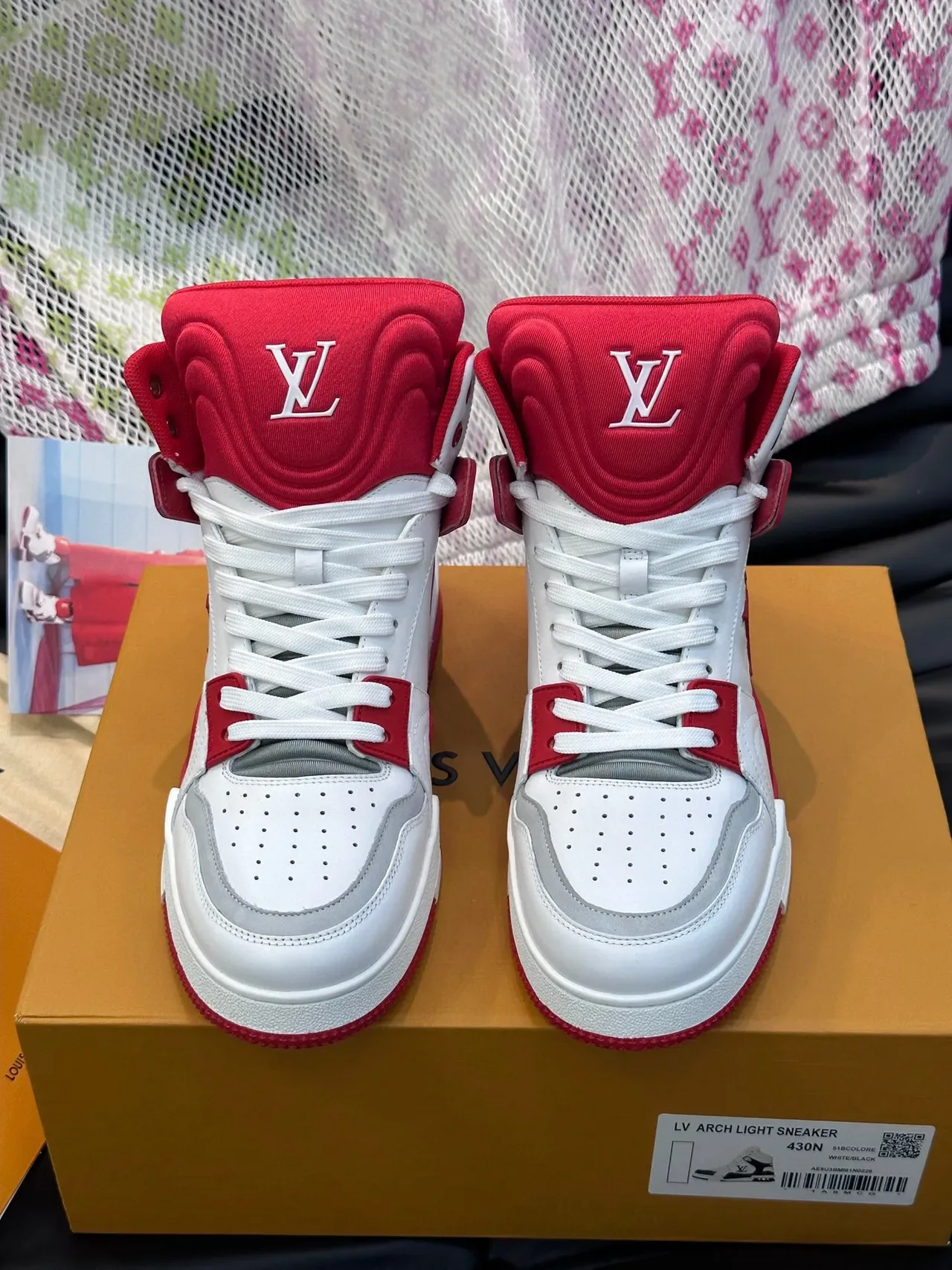 Louis Vuitton LV Trainer सफेद लाल हाई-टॉप मोनोग्राम्ड लाइफस्टाइल स्नीकरज़ 5
