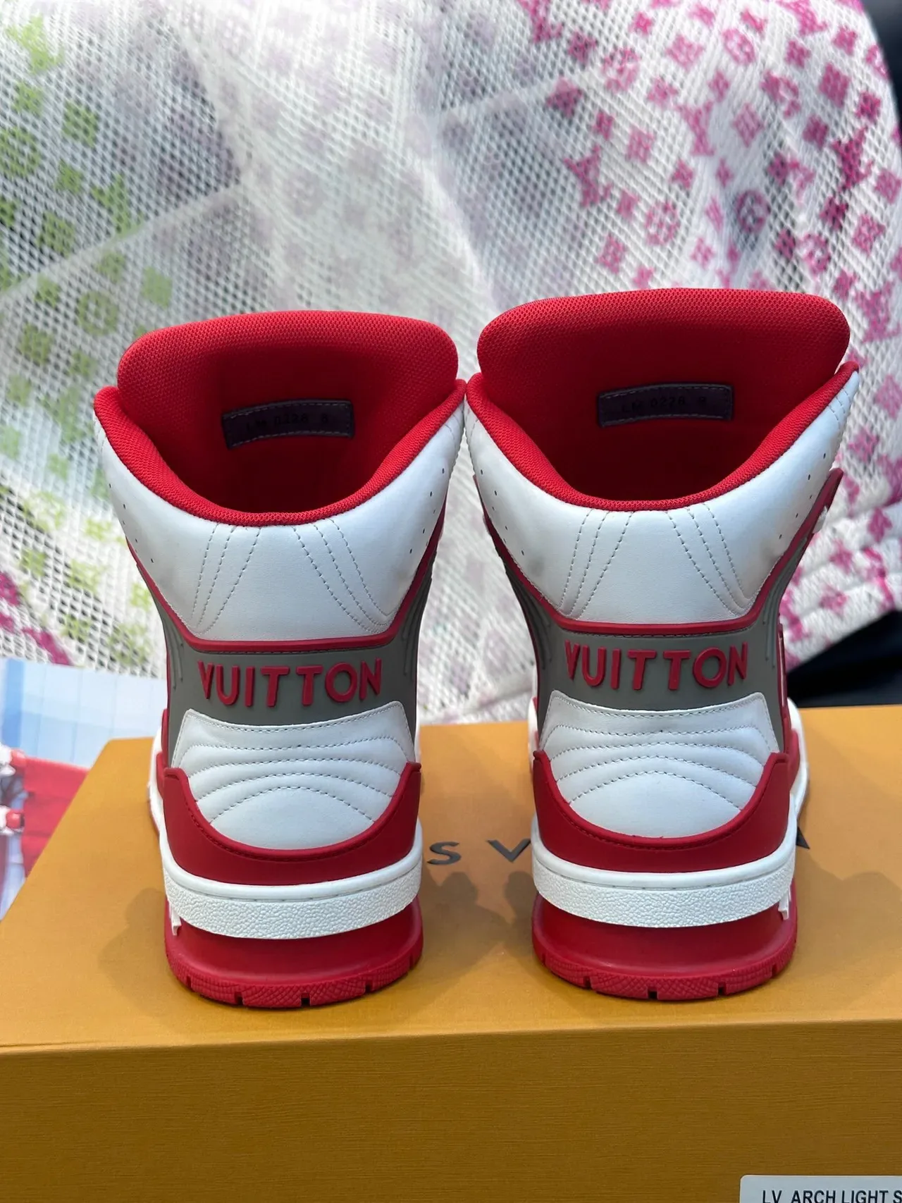 Louis Vuitton LV Trainer सफेद लाल हाई-टॉप मोनोग्राम्ड लाइफस्टाइल स्नीकरज़ 6