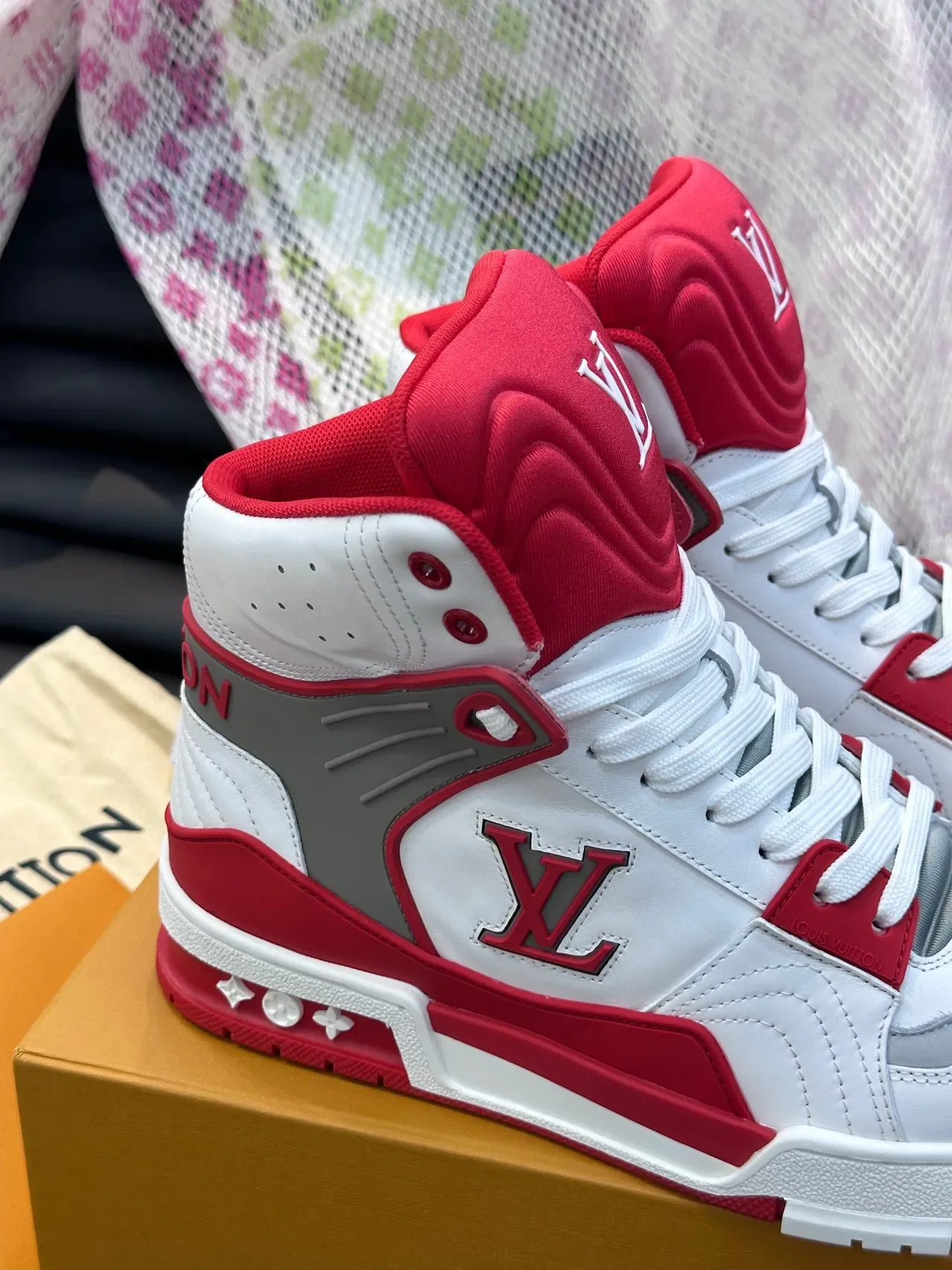 Louis Vuitton LV Trainer सफेद लाल हाई-टॉप मोनोग्राम्ड लाइफस्टाइल स्नीकरज़ 7