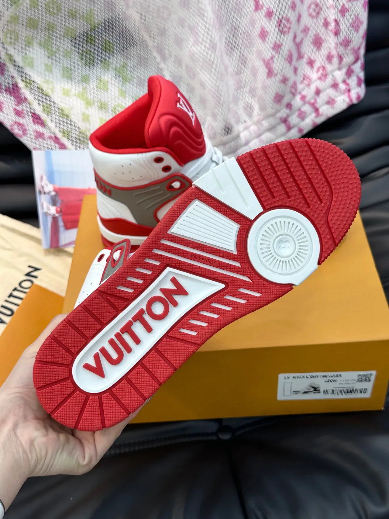 Louis Vuitton LV Trainer सफेद लाल हाई-टॉप मोनोग्राम्ड लाइफस्टाइल स्नीकरज़ 9