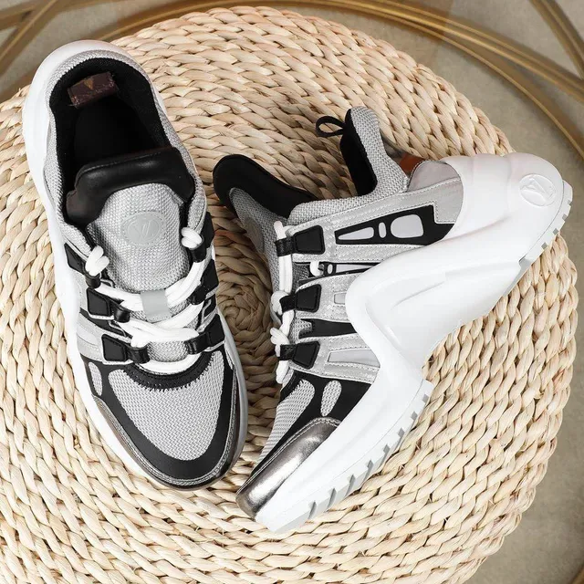 Louis Vuitton LV Trainer Zapatillas chunky blancas y plateadas con suela de plataforma malla y construcción de paneles metálicos 3