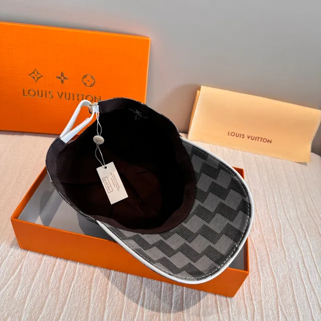 Louis Vuitton मोनोक्रोम ज्यामितीय चेक बेसबॉल कैप 8