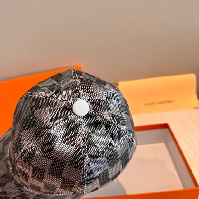 Louis Vuitton मोनोक्रोम ज्यामितीय चेक बेसबॉल कैप 3