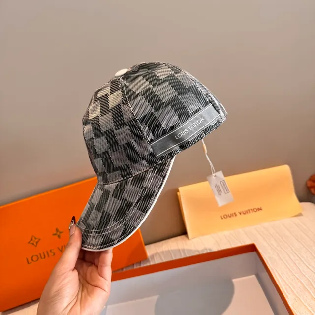 Louis Vuitton मोनोक्रोम ज्यामितीय चेक बेसबॉल कैप 4